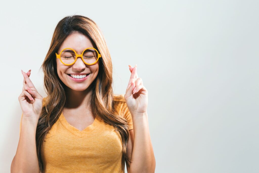 Co to jest szczęście? Czy można na nie zapracować? Odkryj, jak mentalność wojownika, determinacja i codzienne nawyki wpływają na poczucie szczęścia.