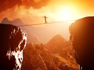 Chcesz wiedzieć, jak zwiększyć pewność siebie w codziennym życiu? Odkryj skuteczne techniki, które pomogą Ci przełamać lęk!