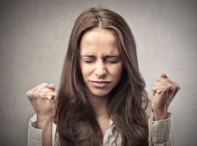 Czy wiesz, że złość może pomóc w osiąganiu celów? Sprawdź, jak złość wpływa na organizm i dlaczego ta emocja jest nam potrzebna.