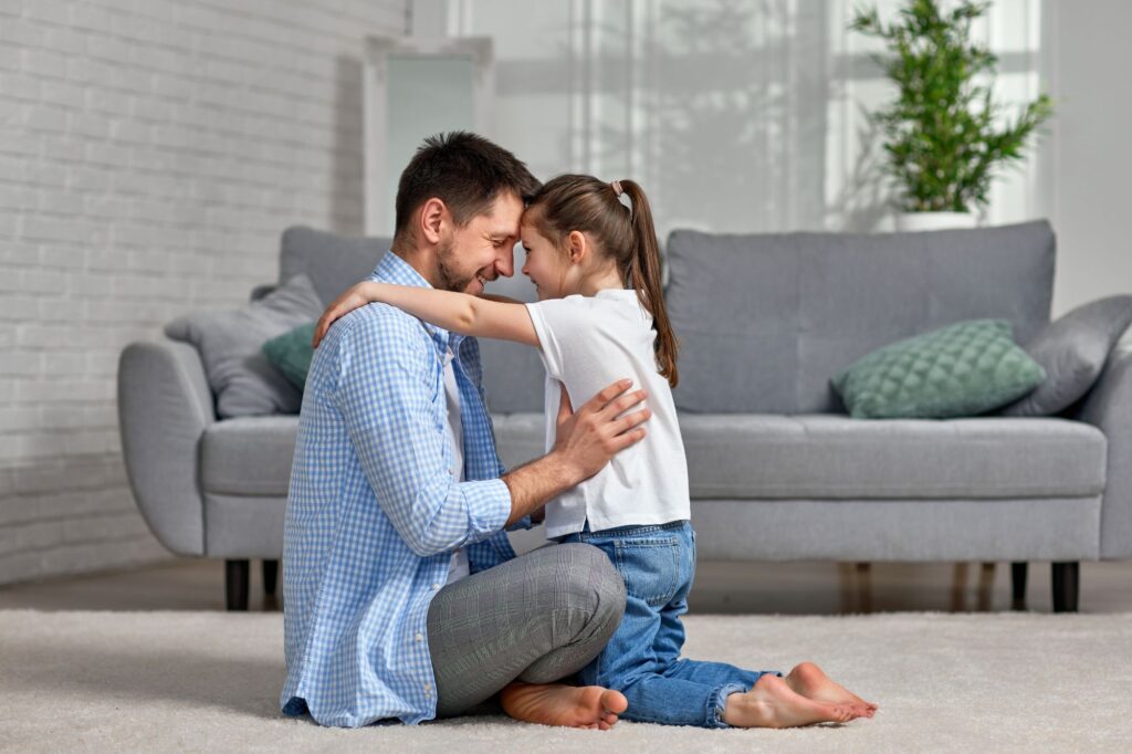 Zobacz, dlaczego rola ojca w rodzinie jest tak istotna w budowaniu tożsamości, poczucia bezpieczeństwa i relacji dziecka z innymi.